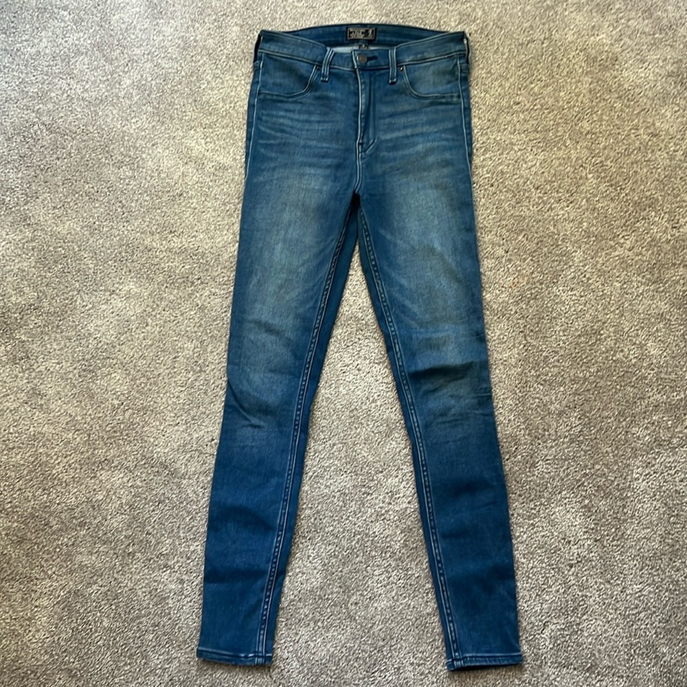 Abercrombie & Fitch jeans; women’s 26 (2R)